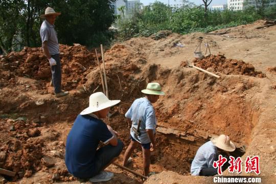 巖橋村廟山地區(qū)考古現(xiàn)場(chǎng)?！⊥]文管辦　攝