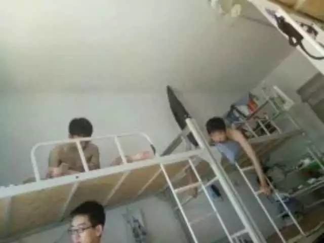 這個(gè)學(xué)校的男生宿舍火了！女同學(xué)都喊著要嫁