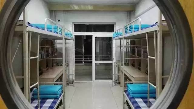 這個(gè)學(xué)校的男生宿舍火了！女同學(xué)都喊著要嫁
