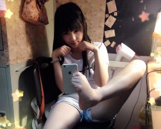 妹子們每周花至少五小時自拍，到底是為啥？
