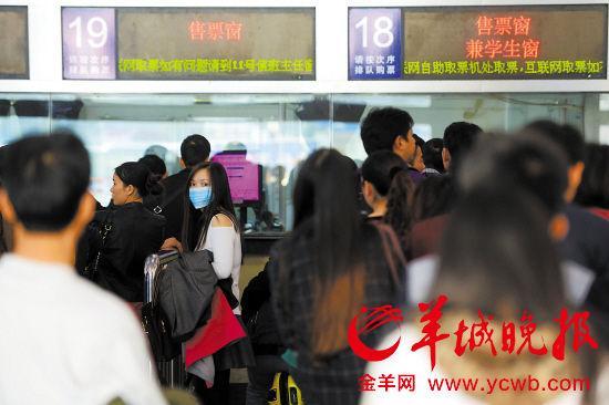 2015年春運,“囤票”不再是黃牛的專屬行為,普通乘客也開始加入其中。