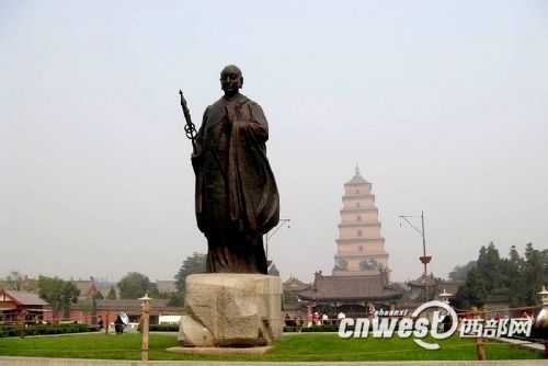 樹立于大雁塔前的唐玄奘像,他是中印兩國悠久交流史的代表人物。