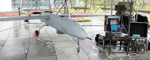 “中科院”展示銳鳶無人機與導控系統(tǒng)。