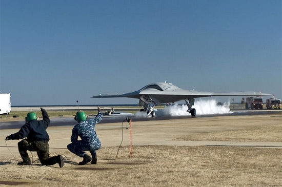 美軍X-47B無人機(jī)陸基彈射起飛成功（資料圖）