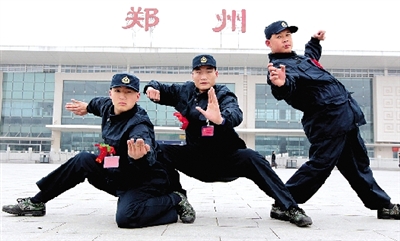 昨日，即將入伍的少林高手們啟程前合影留念
