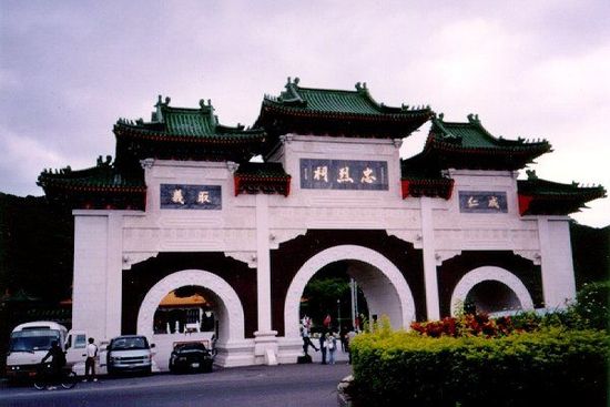 位于臺(tái)北的忠烈祠供奉著從孫中山革命，到抗日戰(zhàn)爭，解放戰(zhàn)爭所有陣亡國民黨士兵的靈位。