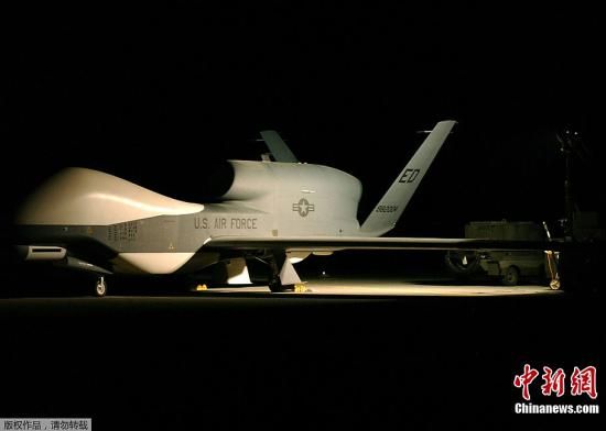 2006年2月17日，美國“全球鷹”RQ-4A無人機在秘密地點飛行。