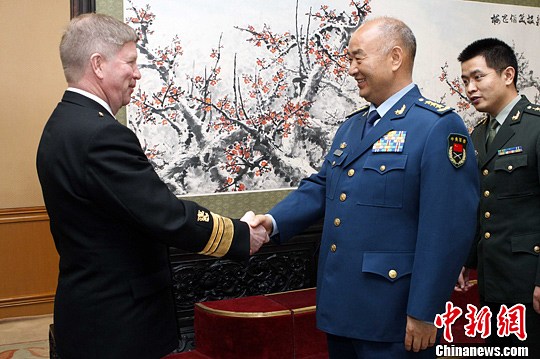 5月6日下午，中共中央軍委副主席許其亮空軍上將，在北京八一大樓會見來華進行正式友好訪問的芬蘭國防參謀長蘭尼科海軍中將一行。中新社發(fā) 宋吉河 攝