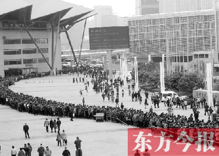 3月2日，在鄭州國際會展中心，河南省春季人才招聘會舉行，六萬五千名求職者扎堆求職