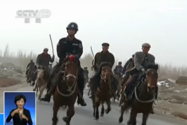 實(shí)拍新疆上萬農(nóng)民搜山圍捕暴恐分子 騎馬持農(nóng)具