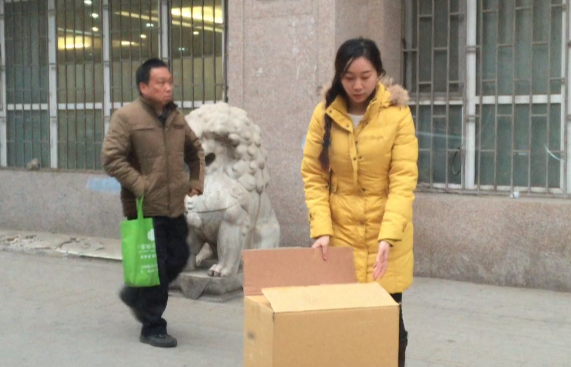 路遇行路艱難的人 你會(huì)出手嗎？
