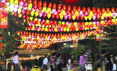 新加坡唐人街裝飾兩萬(wàn)個(gè)燈籠慶中秋再創(chuàng)紀(jì)錄(圖)