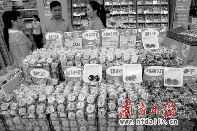 散裝月餅因其實惠的價格、豐富的口味而受到市民的青睞。
