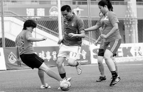 因?yàn)樯眢w條件受限，女足幫只能走技術(shù)流路線