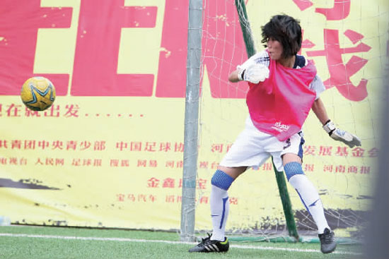 范運杰客串門將，才止住了本方連續(xù)丟球的頹勢