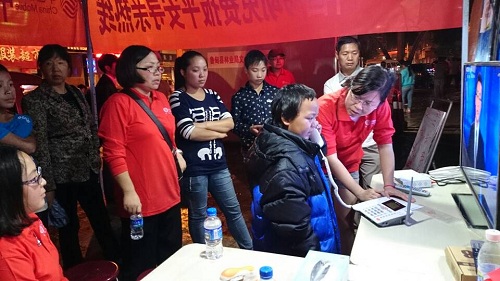 小男孩走失，移動(dòng)員工幫他們找 親人