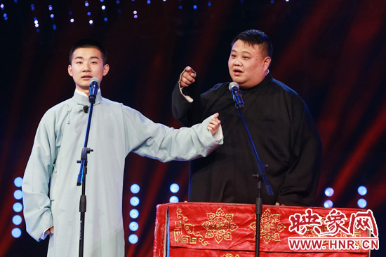 德云社演員陶陽與孫越搭檔表演戲曲相聲 德云社演員陶陽與孫越搭檔表演戲曲相聲