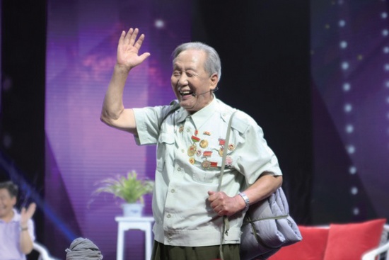 83歲，張立修打行軍包依然很迅速