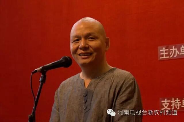 書(shū)畫(huà)家協(xié)會(huì)副主席，中國(guó)書(shū)畫(huà)家協(xié)會(huì)會(huì)員，河南省青年書(shū)法家，蘆荻