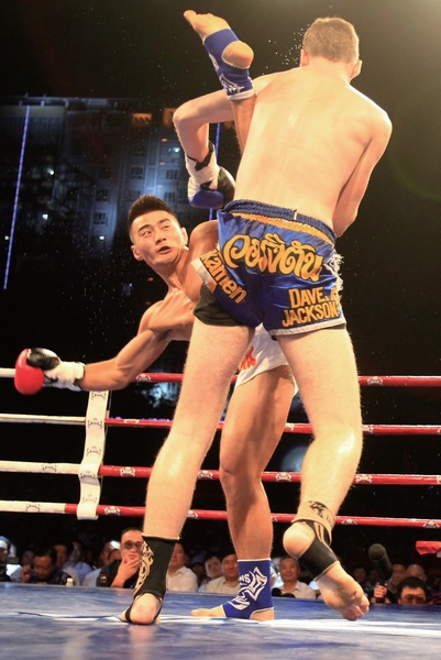 河南電視臺《武林風(fēng)》欄目走進(jìn)新疆，把比賽現(xiàn)場搬到了新疆建設(shè)兵團(tuán)農(nóng)十三師紅星廣場