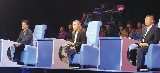 節(jié)目中，崔永元、蔡志忠、錢文忠 由左至右 三為成語先生妙語不斷