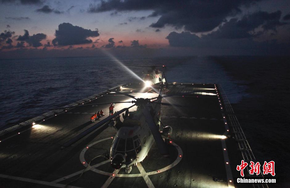 中國海軍晝夜搜索失聯(lián)航班