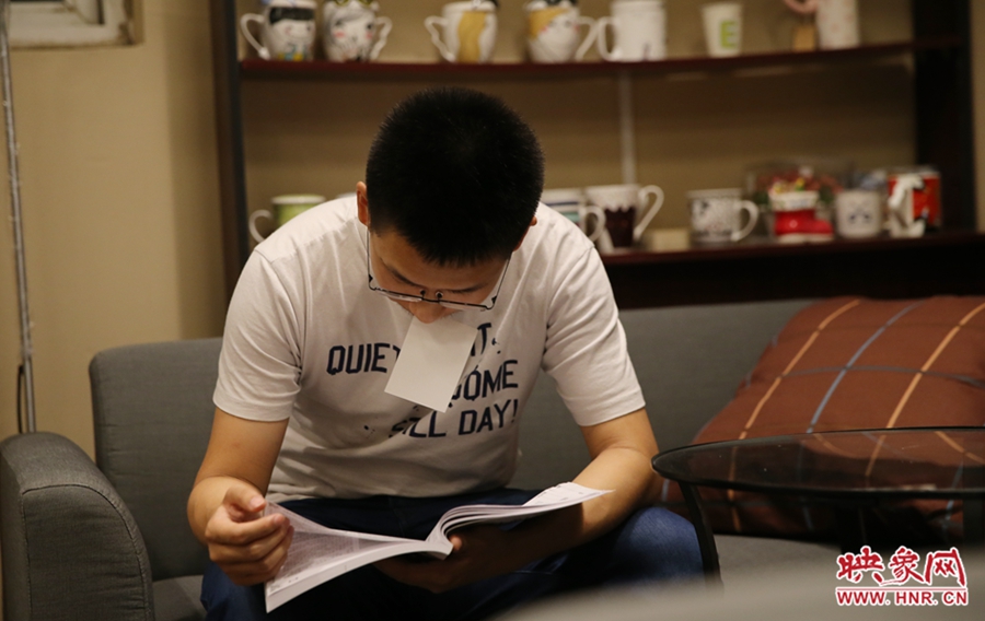 楊栗，22歲，某大學(xué)大三學(xué)生：喜歡這種看書的環(huán)境。