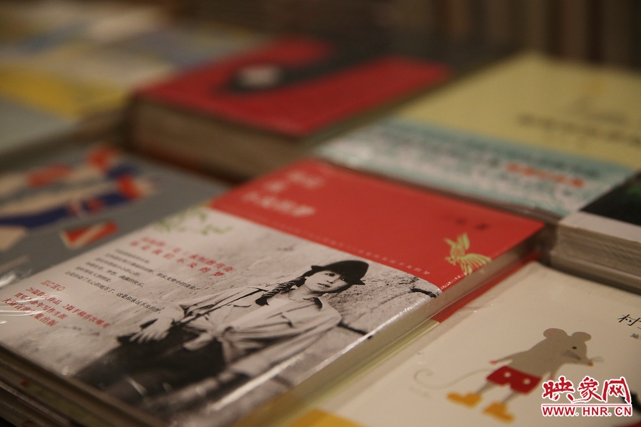書店內(nèi)的書。