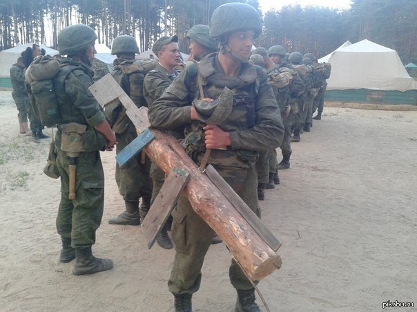 俄軍曬罕見(jiàn)“單兵裝備” 造型雷人