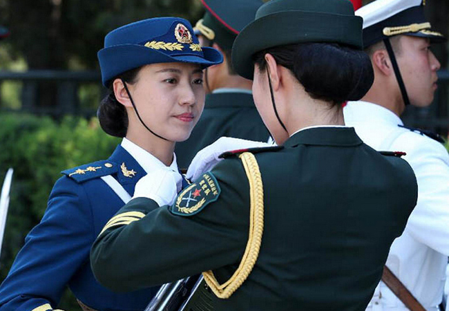 女儀仗兵,這才是2014年真正的女神！