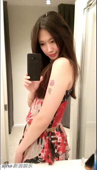 有顏有胸！日本變性美女性感迷人走紅網(wǎng)絡(luò)