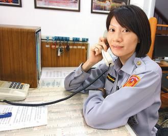 　　27歲的臺灣高雄市鹽埕區(qū)女警王文君，留一頭俏麗短發(fā)，身高175公分。《聯(lián)合報》圖
