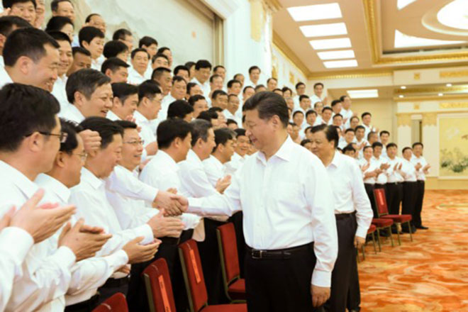 6月30日，黨和國家領(lǐng)導(dǎo)人習(xí)近平、劉云山等在北京人民大會堂會見全國優(yōu)秀縣委書記。